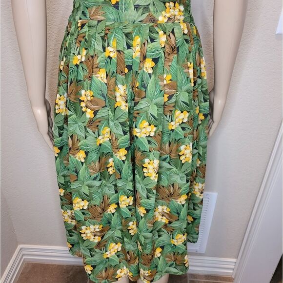 Vintage Pauline Paris fully Pleated all-over floral print midi skirt. - Picture 5 of 14